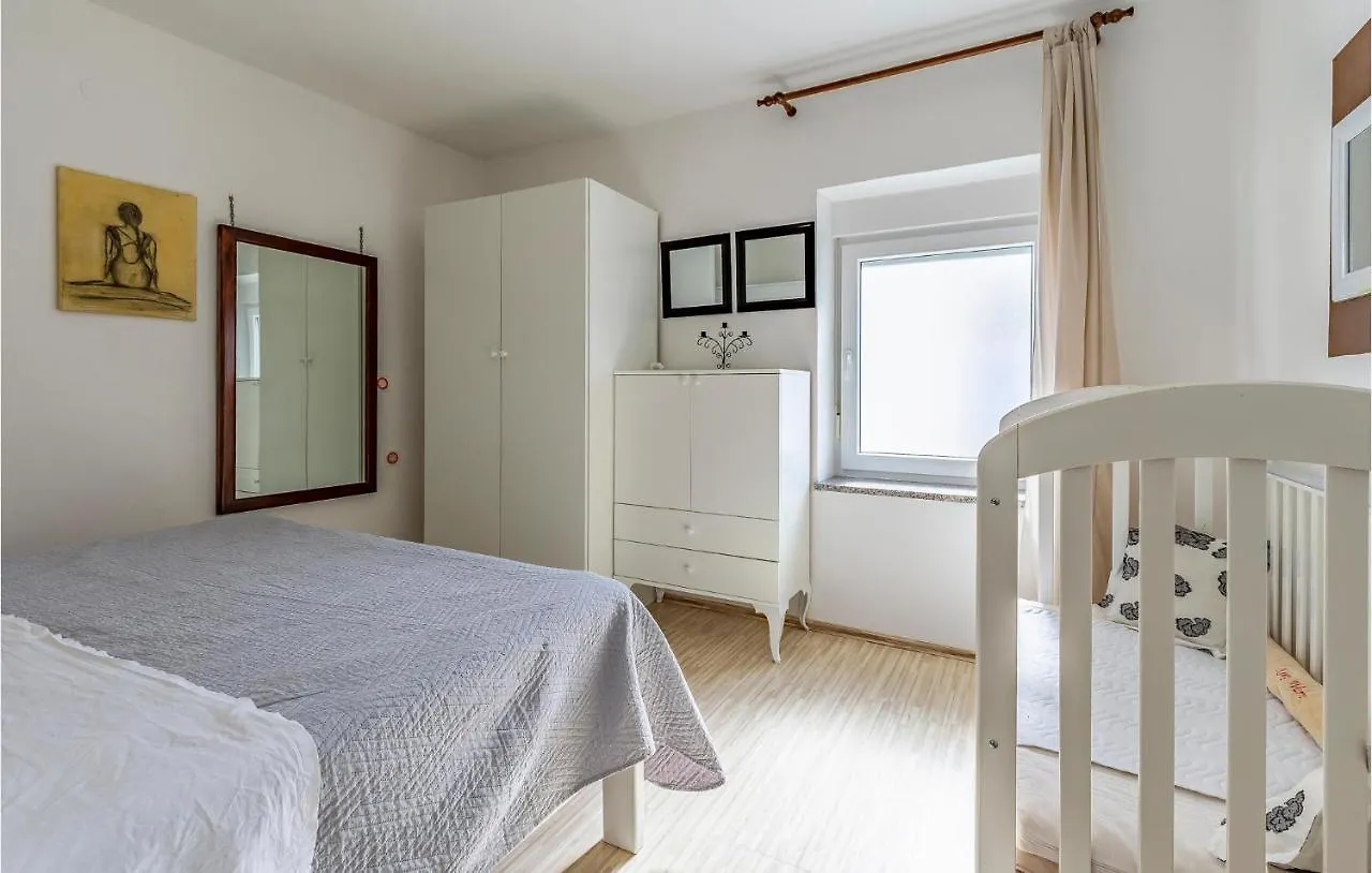 Semesterbostad Cozy Home In Pomer With Kitchen