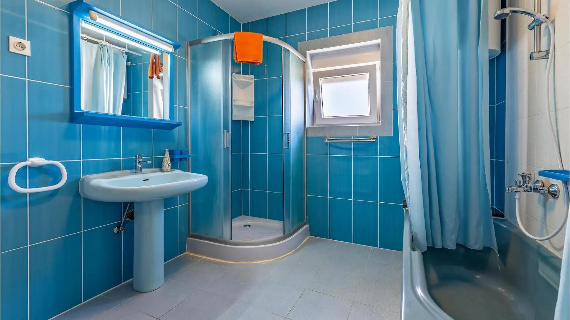 Holiday home Cozy Home In Pomer With Kitchen
