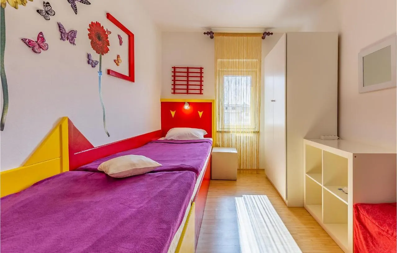 Cozy Home In Pomer With Kitchen 0*,  Хорватия